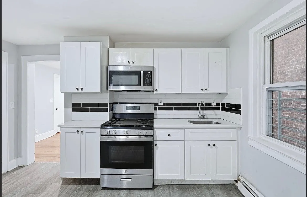3 bed, $2,350 — Photo 1