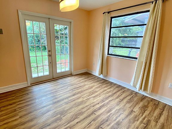 4th image of 2506 NE 184th St