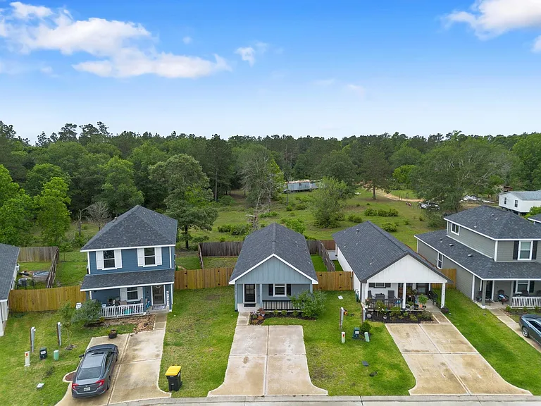 17038 Marie Village Dr — Photo 3