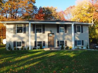 26 Highland Rd, Oak Ridge, NJ 07438