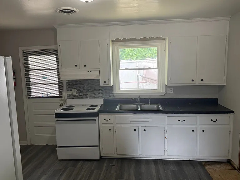 1633 N Valor Dr — Photo 5