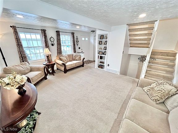 3rd image of 7383 Willow Run Dr