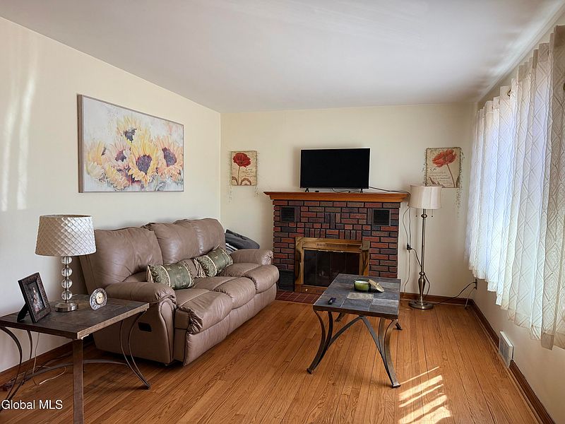 3rd image of 1032 Bill Road