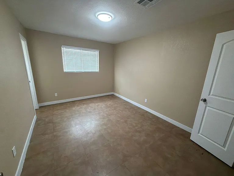5810 W Earll Dr — Photo 7