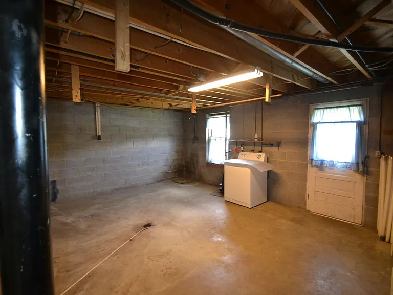 1111 Preston Dr — Photo 18