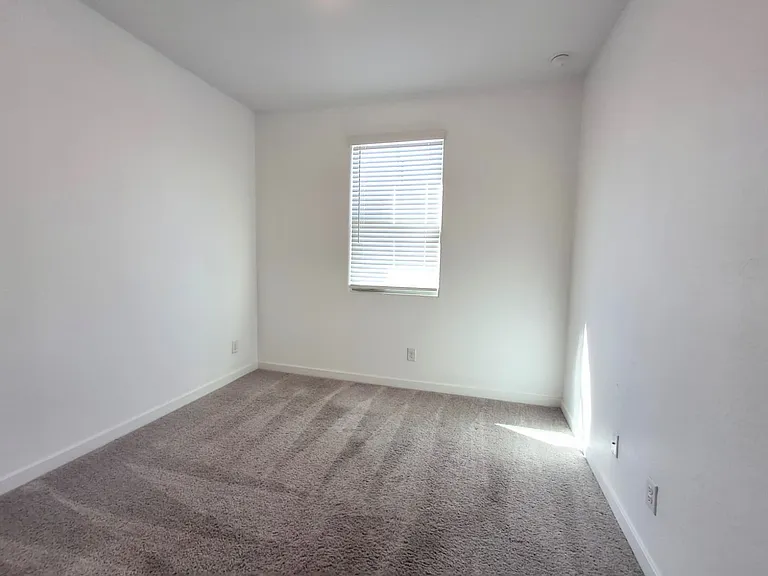 18796 W Cameron Dr — Photo 19