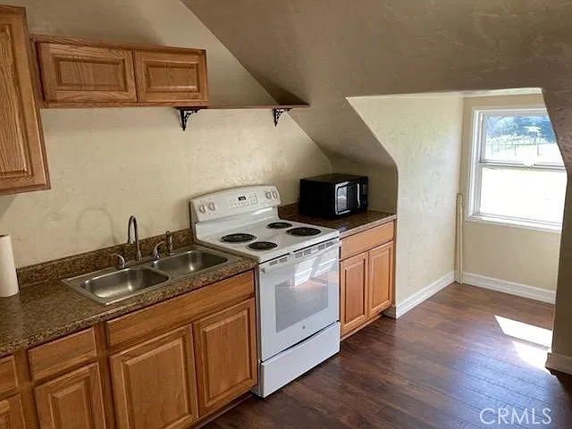 1 bed, 1.5 bath, 1000 sqft, $1,695 — Photo 3