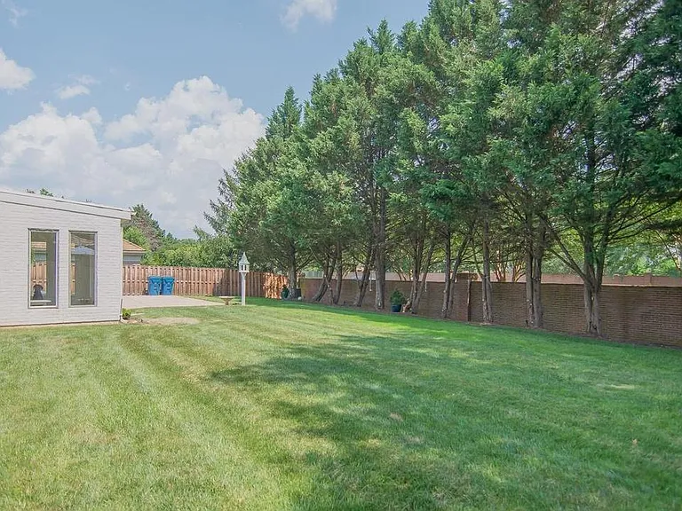 6306 Dunaway Ct — Photo 2