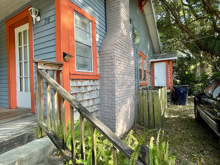 218 W Indiana Ave — Photo 3