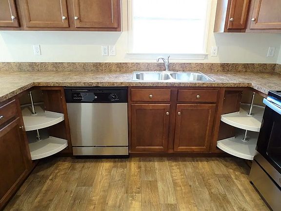4th image of 256 Wildflower Dr