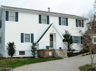 18303 Chestnut Dr, Triangle, VA 22172