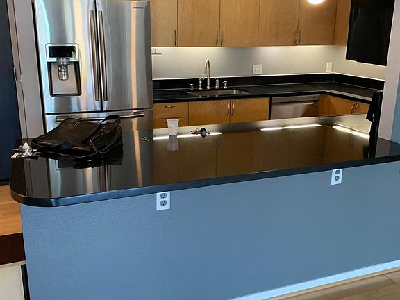 4th image of 88 King St Unit 515