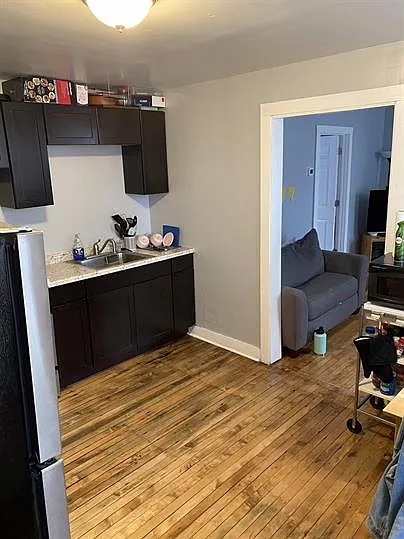 4558 S Justine St - 2R — Photo 2