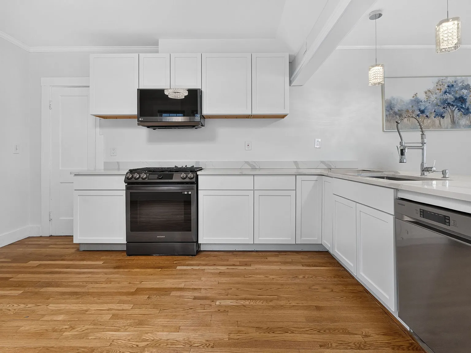 4 bed, 1850 sqft, $4,500 — Photo 2