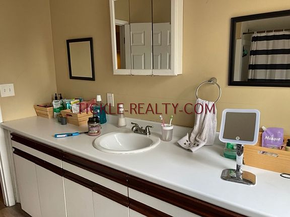 3rd image of 1095 Park Ave #5