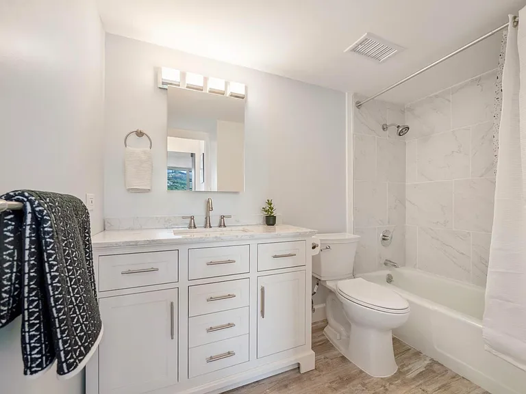 2825 S King St #803 — Photo 8