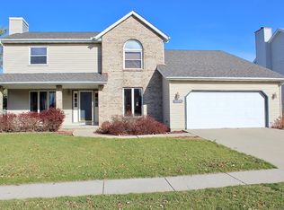 3120 Providence Dr, Bloomington, IL 61704