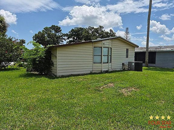 3rd image of 2276 Mariposa Ave