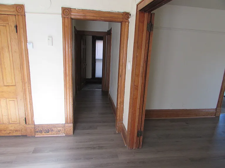 828-830 E Johnson St — Photo 23