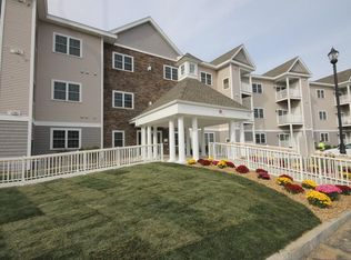 2 Regency Village Way APT 201, Merrimac, MA 01860