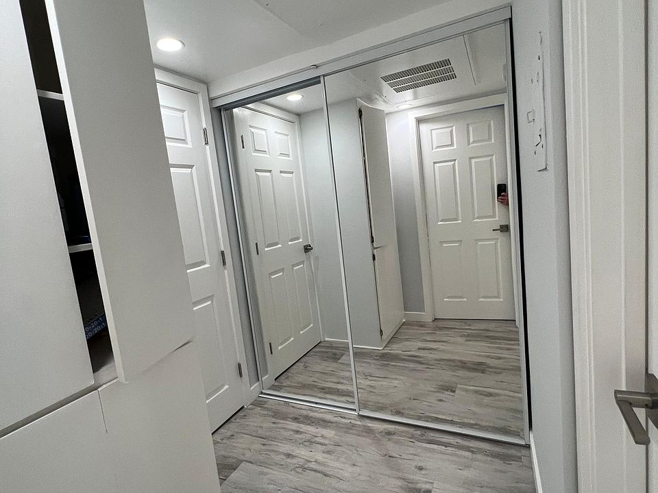 2nd image of 500 Jackson Pl #2
