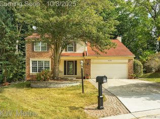 435 Thornridge Ct, Rochester Hills, MI