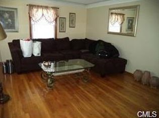 39 Valley Cir, Bridgeport, CT 06606