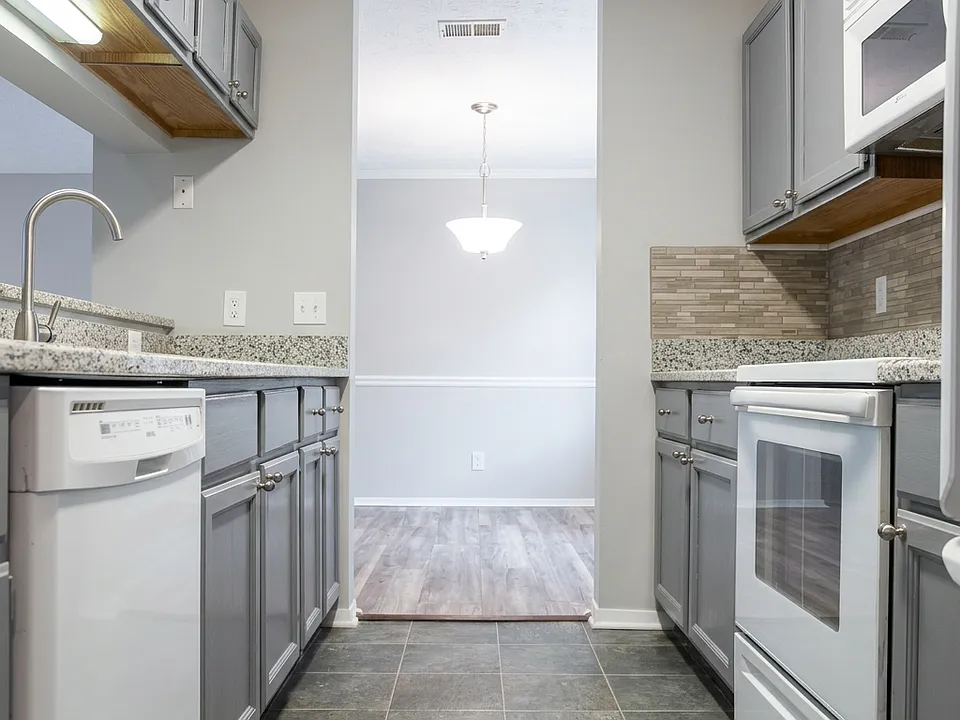 207 Warm Springs Cir