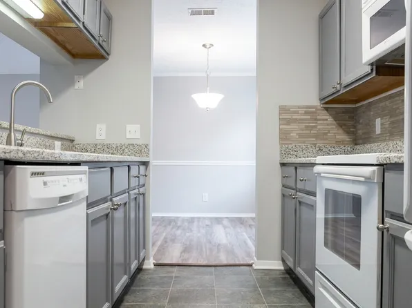 207 Warm Springs Cir, Roswell, GA 30075