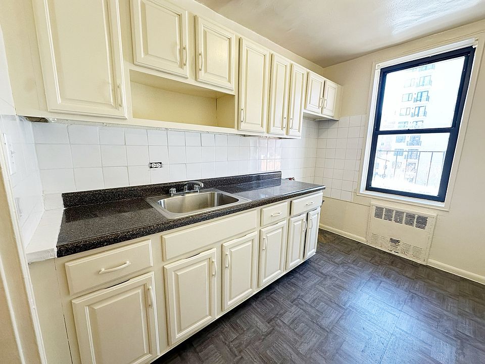1st image of 89-29 163rd St Floor 5