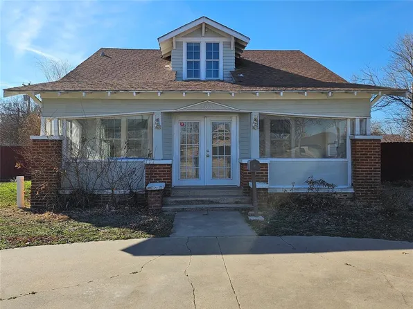 305 North Broadway, Hobart, OK 73651
