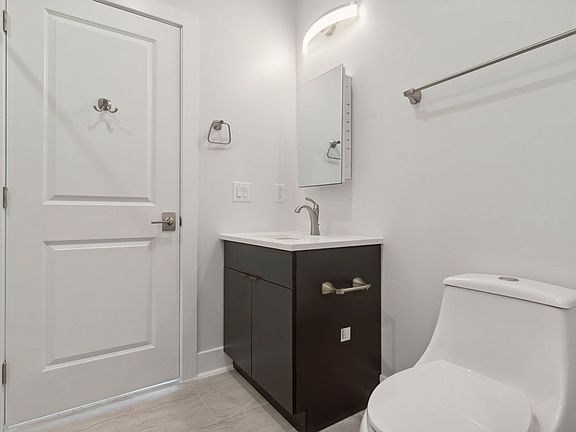 2nd image of 3951 Lancaster Ave #6