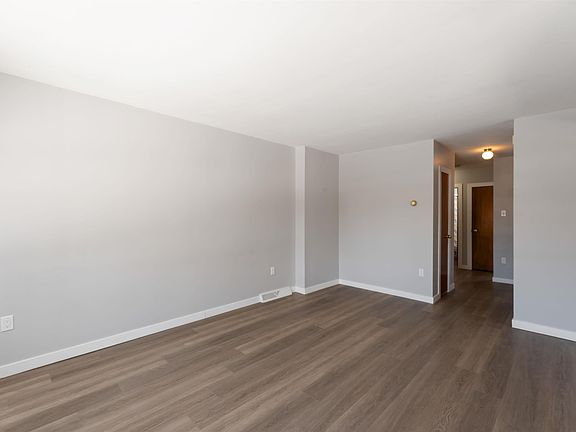 4th image of 350 Bridge St