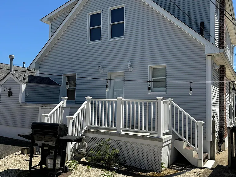 107 Bond Ave — Photo 3