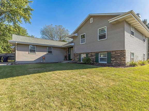 3rd image of 734 Lyndhurst Dr