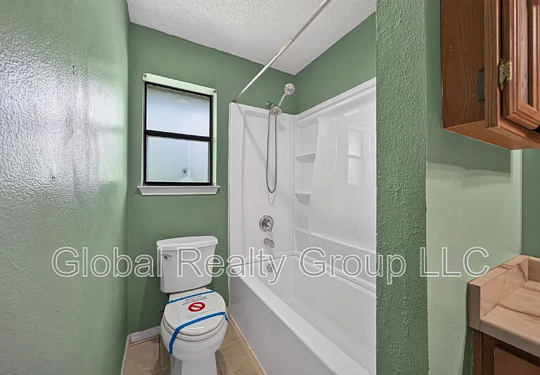 306 Meadow Dr — Photo 5