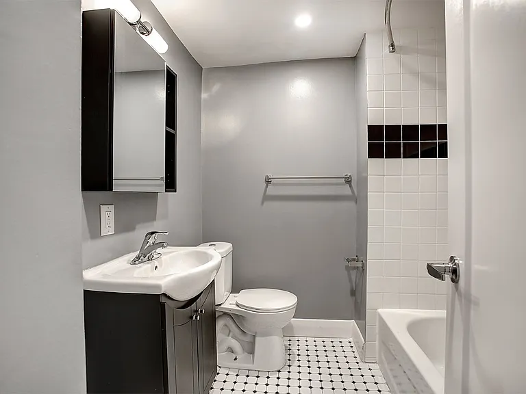 40 Tyndall Ave — Photo 42