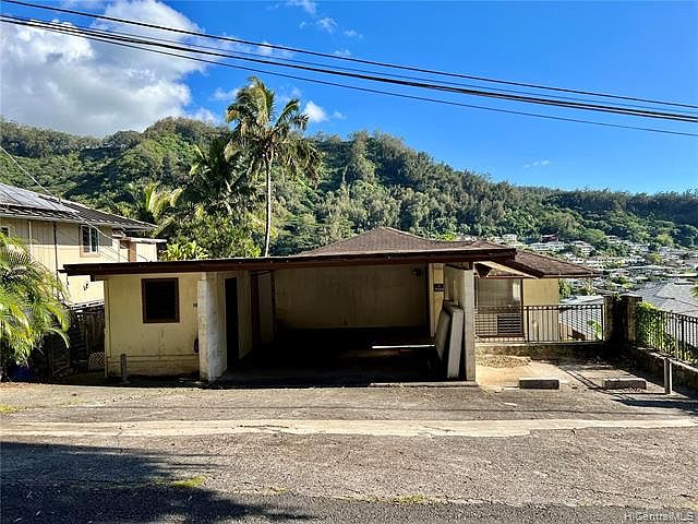 2nd image of 2947 Kuahiwi Way
