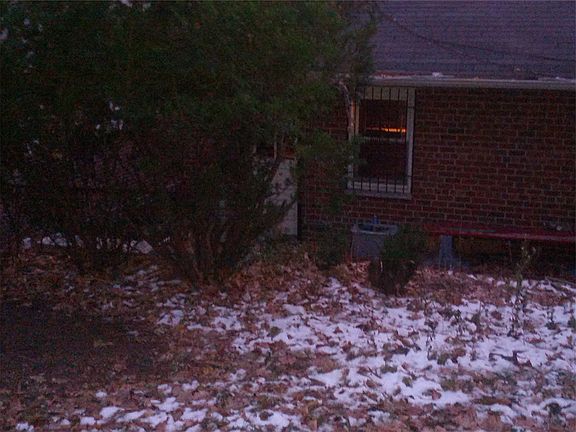 2nd image of 3450 Cannon Pl #2
