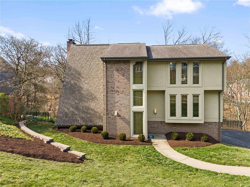 1st image of 105 Scarborough Ln