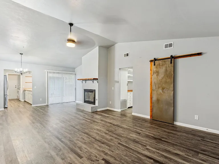 2721 Indian Creek Blvd — Photo 4