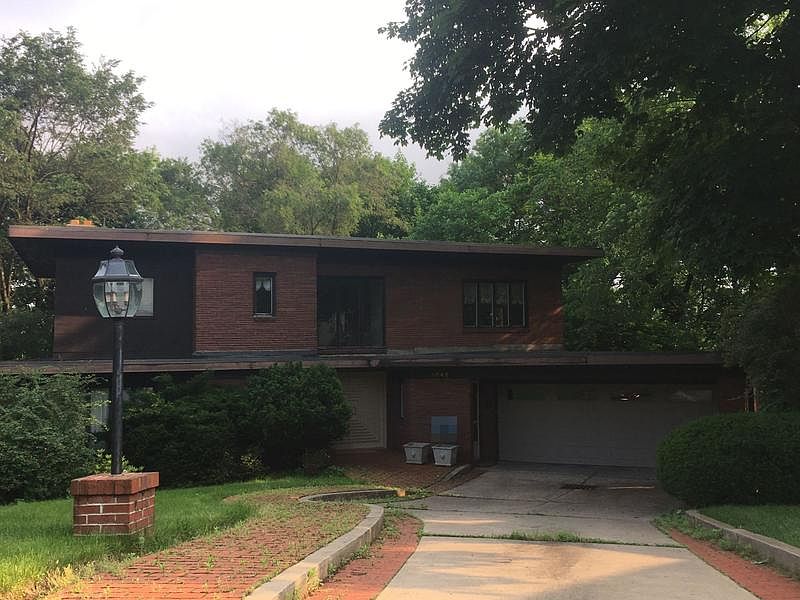 2nd image of 1046 Lyndhurst Dr
