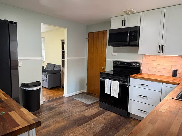 3 bed, 974 sqft, $2,000 — Photo 4