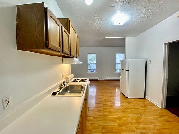 5th image of 213 N Hamilton St APT 3