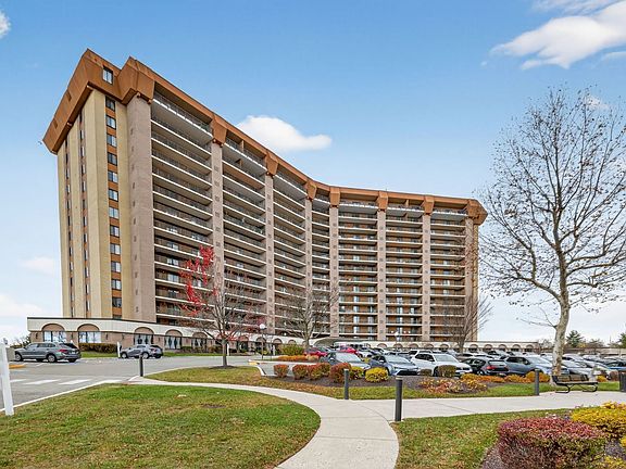 2nd image of 10503 Valley Forge Cir