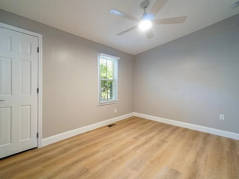 437 N Shine Ave — Photo 12