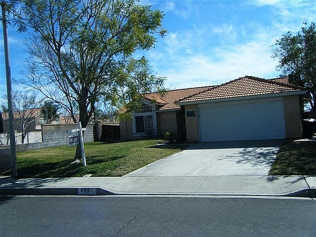 2nd image of 3521 Tamarind Ave