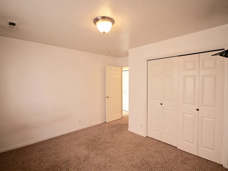 343 W 300 N #5 — Photo 12