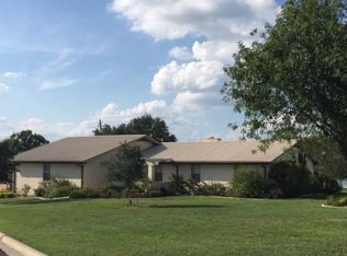 19 Creekwood Dr, Schulenburg, TX 78956