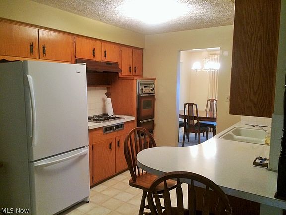 5th image of 2945 Bernadette Ave
